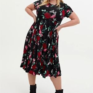 Torrid Short Sleeved Skull, floral, & butterfly print midi dress. Torrid size 3